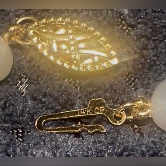 High Quality Vintage Cultured Pearl 14K CP
Bracelet 14K Gold Clasp Hand Knotted - Picture 3 of 8